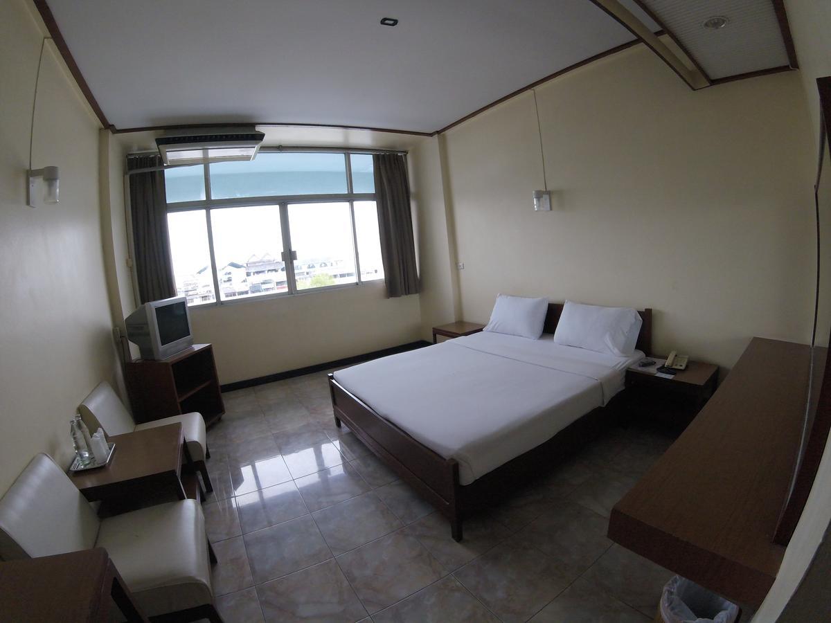 Tapee Hotel Surat Thani Extérieur photo